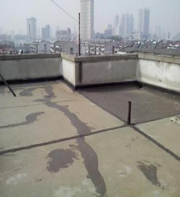 广安市漏水维修 楼顶漏水是什么原因，楼顶漏水维修方法是什么?